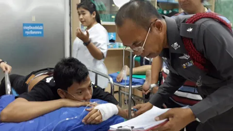 ถล่มรถแข่ง 