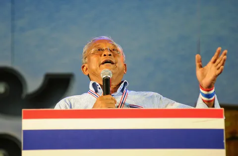 'สุเทพ'ขอปชช.อย่าไขว้เขว ลุยปฏิรูป พรุ่งนี้ไป'รามคำแหง'ไล่'ปู'