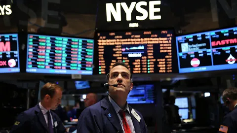 หุ้นสหรัฐฯ ปิดลบ กังวลสถานการณ์ยูเครน ฉุดดาวโจนส์ร่วง 45.98 จุด