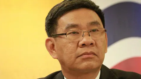 กกต. โยน รัฐบาลตัดสินใจรับข้อเสนอ"มาร์ค"