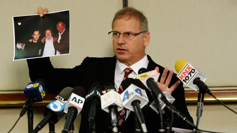 ‘งานเข้า’!! ผู้กำกับหนัง ‘X-Men’ โดนฟ้อง ‘ตุ๋ย’หนุ่มเป็นคดีที่ 2