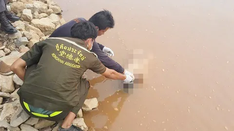 ฆ่าเปลือยโยนโขง
