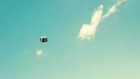 ระทึก! ลมแรงหอบ ‘บ้านลม’ ลอยละล่อง-เด็กมะกันเจ็บสาหัส 2 