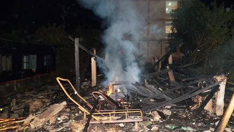 เพลิงโหมบ้านพักครูกลางดึก คลอกหญิงชราดับสลด