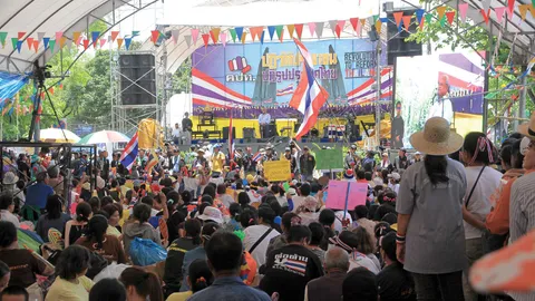 คปท.โวย ตร.ติดอาวุธประชิดที่ชุมนุม