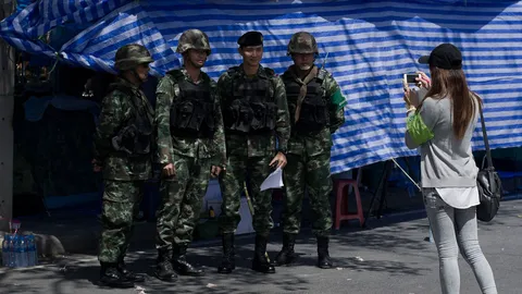 กอ.รส.ไฟเขียว ให้สาวๆถ่ายเซลฟี่ ทหารหล่อได้  