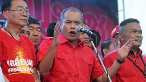 แกนนำนปช.เข้าสโมสรทบ. หลังถูกคุมตัวครบ 7 วัน ตามกฎอัยการศึก