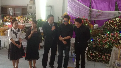 เหล่าศิลปินร่วมอาลัยรักครูอ้น ครูเพลงชื่อดัง 