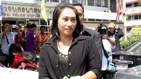 'ศาลทหาร' ให้ประกันตัวชั่วคราว 'สาวพ่นสีสเปรย์' ใส่รถฮัมวี่แล้ว