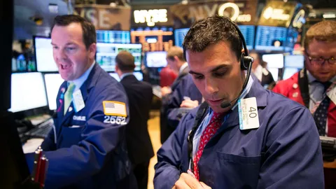 หุ้นสหรัฐฯปิดผสม ข้อมูลกิจกรรมการผลิตทำพิษ