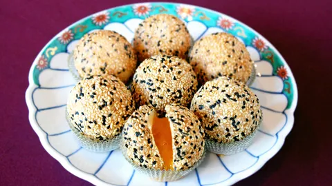 ลูกบอลลาวา