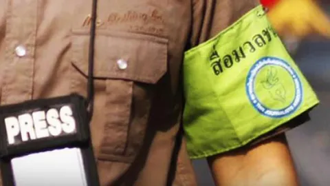 'สมาคมนักข่าวฯ' จี้ 'รก.ผบ.ตร.' ตรวจสอบ ตร.แอบใช้ปลอกแขนสื่อ