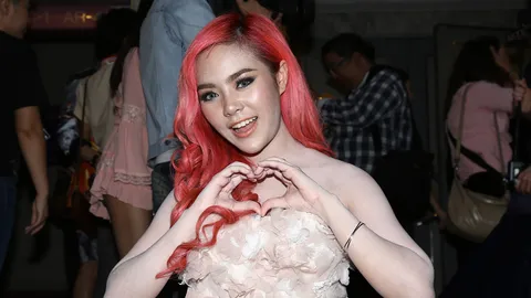 ต่างคนต่างอยู่ 'กัสจัง' ไม่แคร์ 'โดม' ควงแฟนใหม่ 'เมทัล' เย้ยกลางงาน