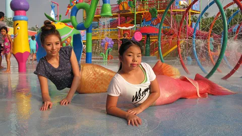 เงือก‘มิว-ฝ้าย’แปลงร่างเที่ยวสนุก ตะลุยสวนน้ำ“ดรีมเวิลด์”