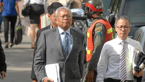 'สุเทพ' ขึ้นศาลคดีสลายม็อบปี 53 รับสั่งทหารยิงป้องกันตัว