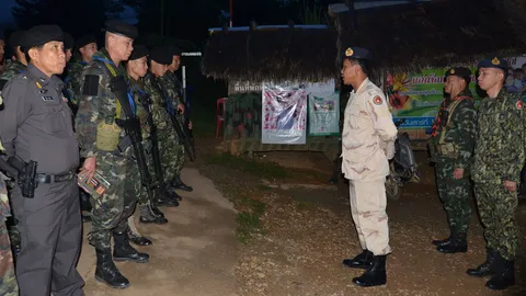 เดินหน้าโชว์ นายอำเภอพบพระสนธิกำลังทหาร-ตำรวจจู่โจม บุกค้นศูนย์อพยพ 