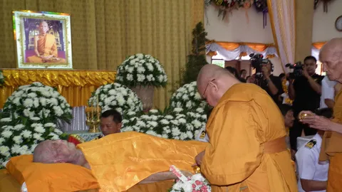 สิ้น'หลวงปู่เหล็ง'เกจิดังชลบุรี สิริอายุ 87 ปี