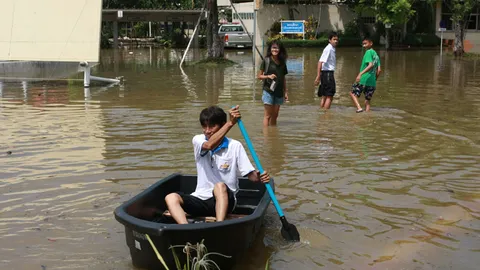 น้ำทะเลหนุน ทะลักท่วมเทคนิคสมุทรปราการ 50ซม.