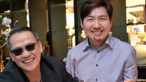 "กรี๊ดปลื้ม"