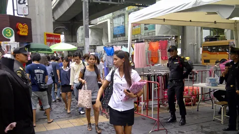 ให้แผงลอยสยามเข้าซอย