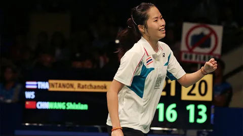 'เมย์' คืนความสุขคนไทย พลิกดับมือ 2 โลก ลิ่วชิงฯขนไก่อิเหนา