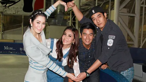 วี-โน้ต-ฐิสา-นินิว’ย้อนวัยเด็ก หลบร้อนเล่นไอซ์สเก็ตสุดมันส์!!