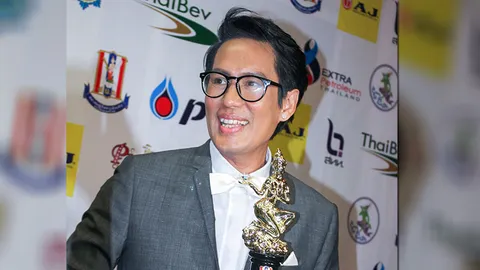 เมขลาให้ 'เบิร์ด' เป็นศิลปินที่ทำคุณประโยชน์ต่อประเทศชาติ ปี 2557