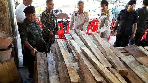 ว่อนเน็ตคลิปนายทหารบุกจับไม้,บ่อน ตร.ท้องที่นิ่งอึ้ง(ชมคลิป)