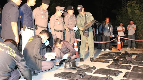 ทหาร แจ้ง ตร.เข้ายึดเสื้อเกราะจำนวนมากที่ถูกนำมาทิ้ง