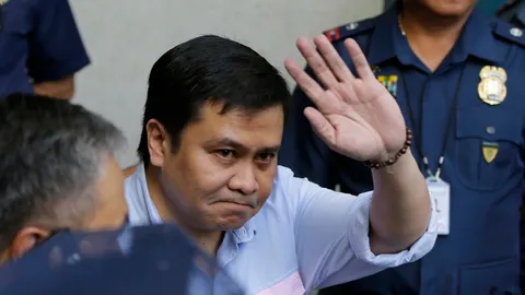 ลูกเอสตราดามอบตัวคดีโกงโครงการ