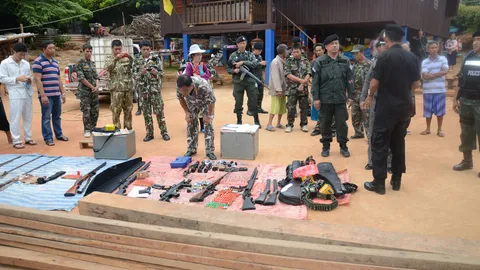 จนท.ปีนดอยค้นหมู่บ้านชาวเขา พบปืน-ไม้แปรรูปเพียบ 