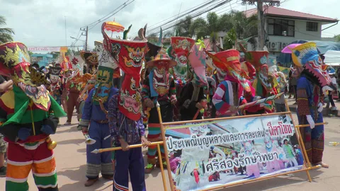 สุดยิ่งใหญ่!นักท่องเที่ยวนับแสนแห่ชมงานผีตาโขน 57