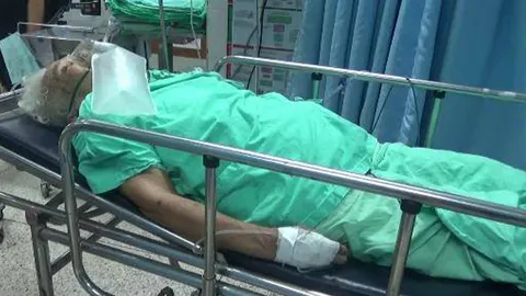 หนุ่มโรคประสาทจ้วงแทงคุณยายล้มฟุบจมกองเลือด