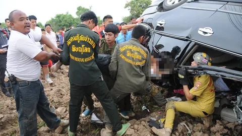 ทิดสึกใหม่ควบเก๋งชน18ล้อดับพร้อมพ่อ-แม่รวม3ศพ 