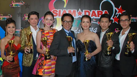 รับรางวัล 