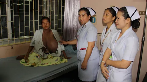 ช่วยหญิงเต้านมโตผิดรูป ส่งแพทย์เฉพาะทาง รพ.ราชวิถี