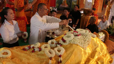 ฮือฮา!วิญญาณเกจิดัง กราบลาพระประธาน ก่อนละสังขาร (ชมคลิป)