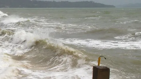 อุตุฯ เตือนฉบับ 4 ทะเลอ่าวไทย-อันดามันคลื่นสูง