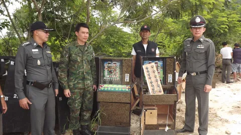 ผวา! ถูกกวาดล้าง หอบตู้สลอตทิ้งข้างป่าระยอง