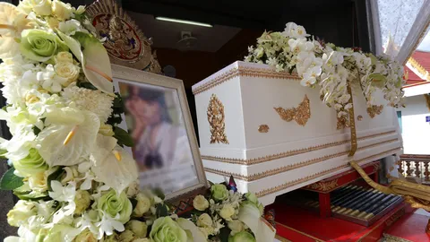 แม่น้องแก้มเป็นลม เผาศพลูก เพื่อนๆรํ่าไห้อาลัย