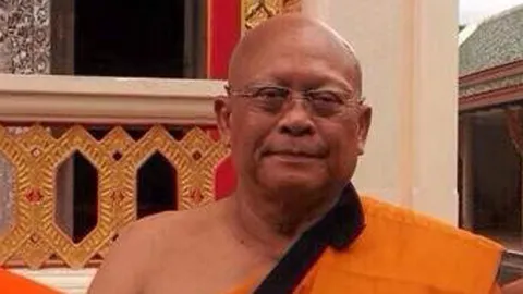 ‘สุเทพ’หาความสงบ บวชเงียบ จำวัดที่‘สวนโมกข์’