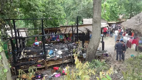 ไฟไหม้เพิงพักกะเหรี่ยงคอยาว สูญเงินสดกว่า 1 แสน