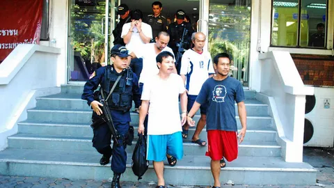 ฝากขัง-ค้านประกันตัว 4 ผู้ต้องหาบึม หน้าห้างราชดำริ