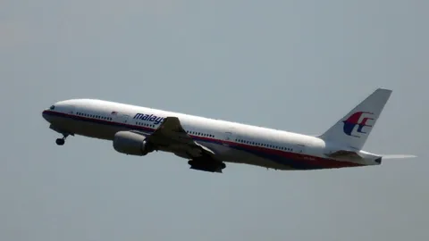 ชี้ MH17 โดนสอยร่วง  บินเหนือเขตควบคุมการบินถึง 300 ม.!! 
