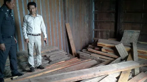 บุกค้นบ้าน 'กำนันยี' คนดังนครสวรรค์ เจอปืน-ไม้อื้อ