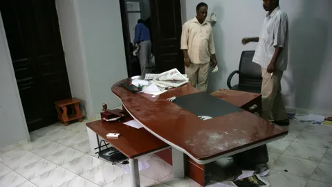 คุกคามสื่อ! รุมยำบก.ซูดานน่วมคาออฟฟิศ