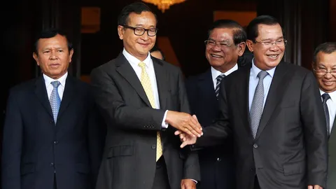 สองผู้นำเขมรหยุดติดหล่มการเมือง