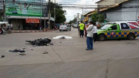 จยย.ซ้อน 3 บิดใส่ไฟเขียว ถูกสิบล้อเสย ดับ 1 สาหัส 2