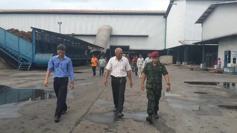 ชาว 'สิชล' สุดทน โรงงานปาล์มน้ำมันปล่อยน้ำเสีย ร้องทหารเข้าจัดการ