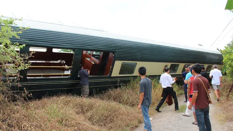 รถไฟขบวนเที่ยวหรู ฉึกฉักไทย-สิงคโปร์  ตกรางราชบุรีเจ็บ2